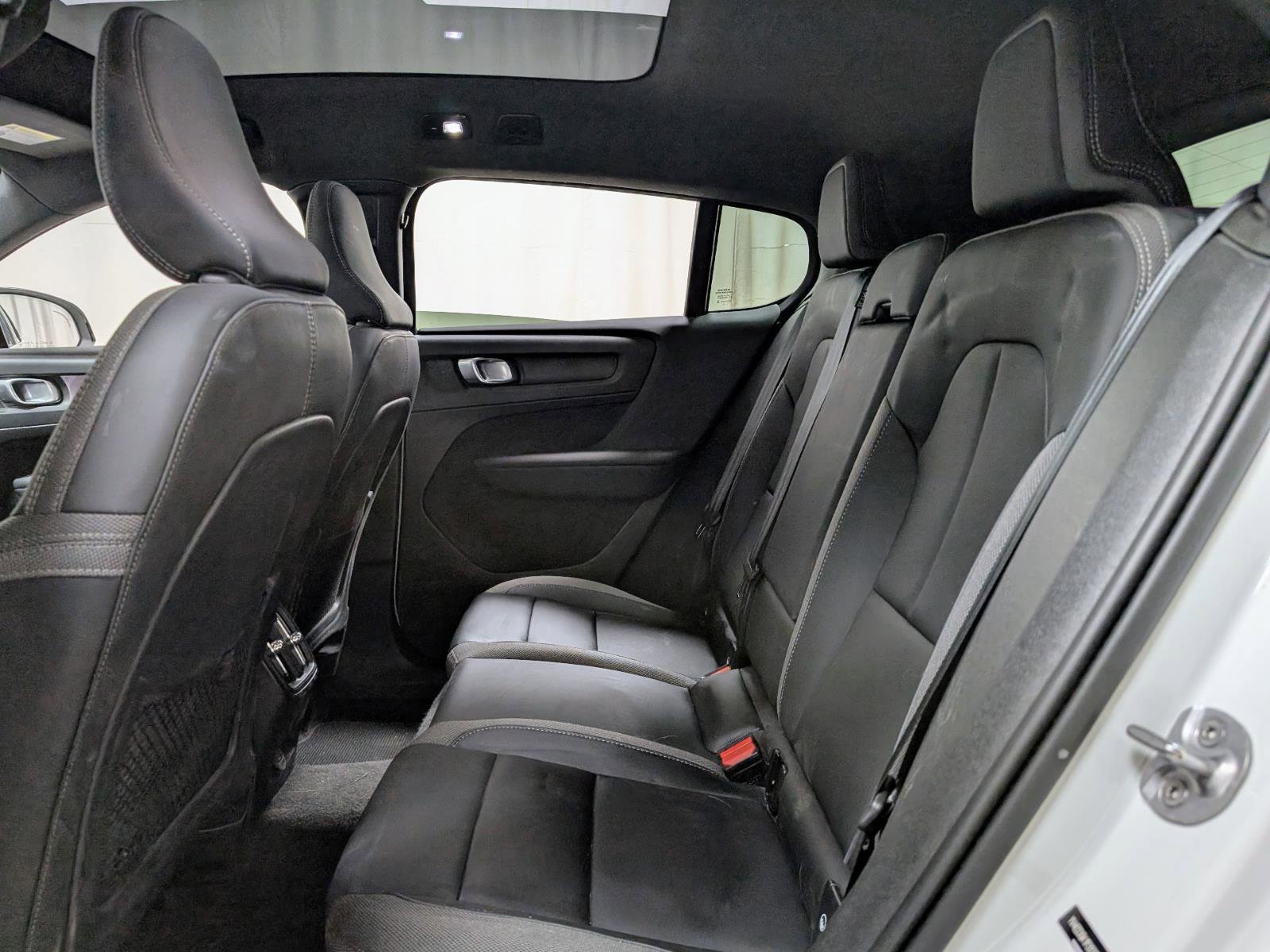 Used 2023 Volvo C40 Recharge Core image 18