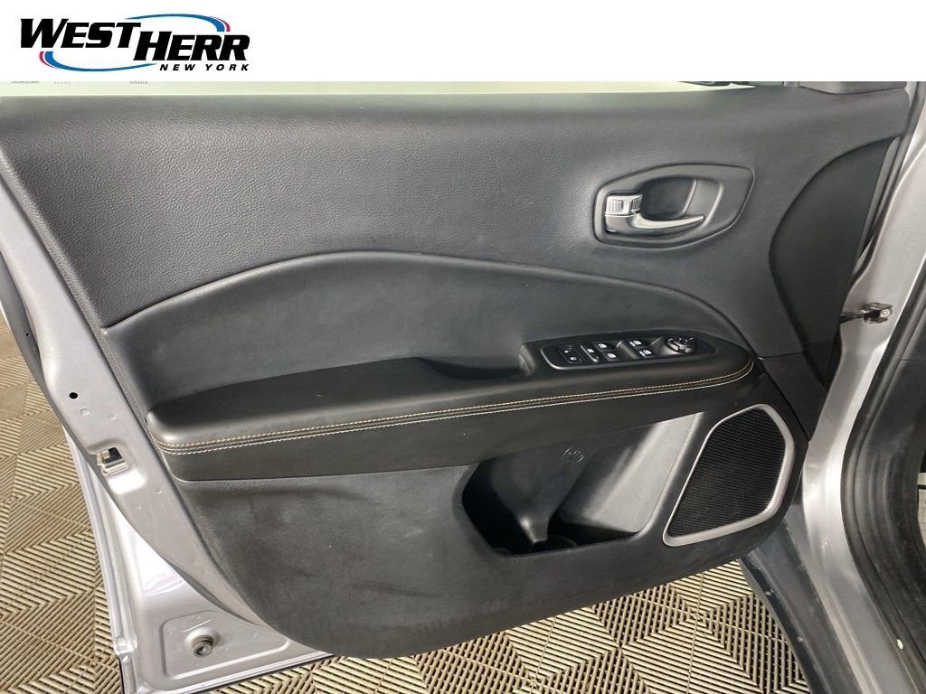 Used 2018 Jeep Compass Latitude AWD/4WD image 25