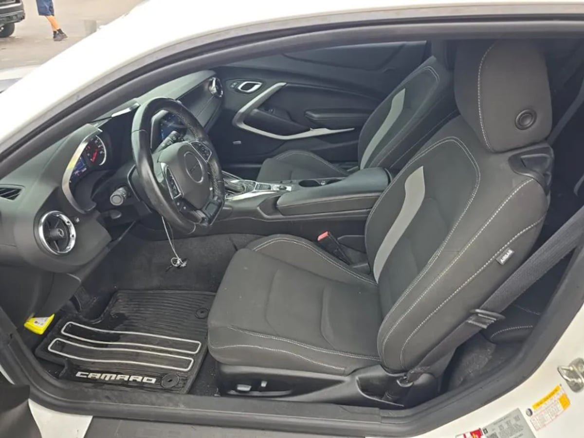 Used 2021 Chevrolet Camaro LT w/ Technology Package RWD image 7