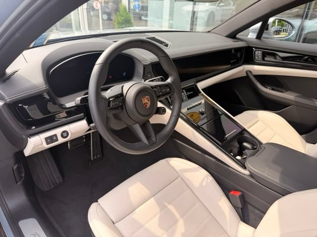 Used 2024 Porsche Panamera RWD image 13