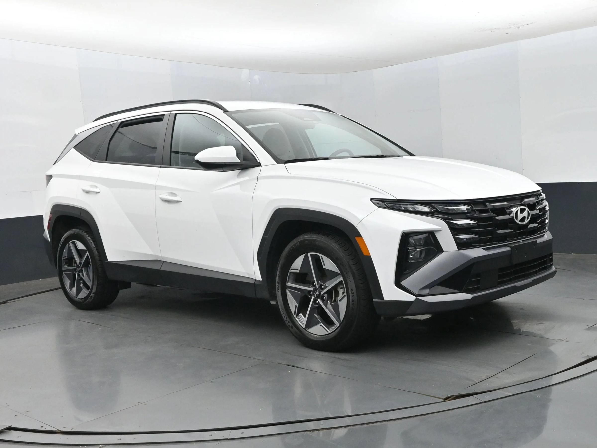 Used 2025 Hyundai Tucson SEL FWD image 2