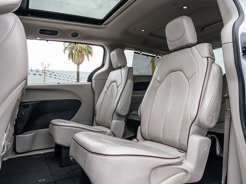 Used 2020 Chrysler Pacifica Limited image 15