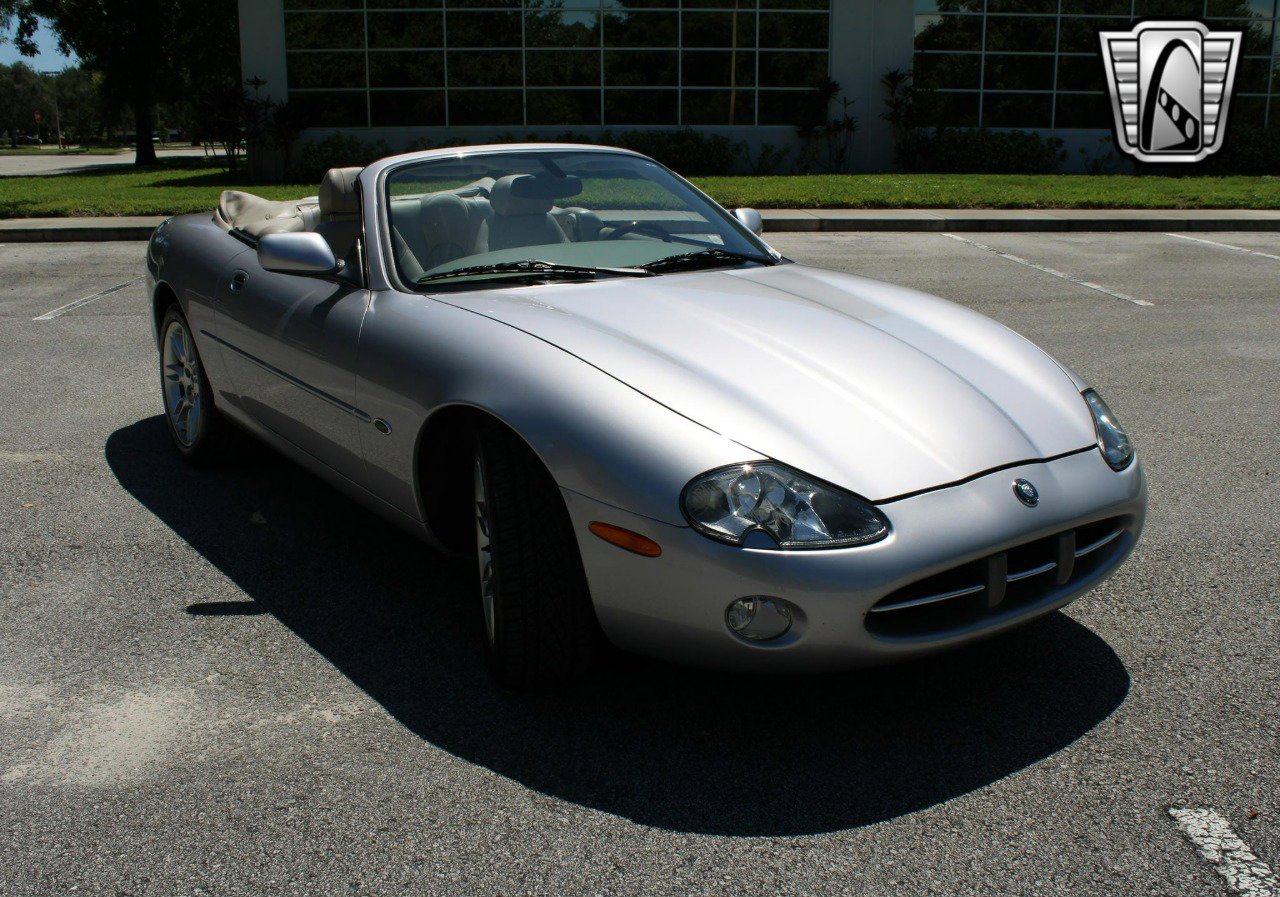 Used 2002 Jaguar XK8 Convertible image 5