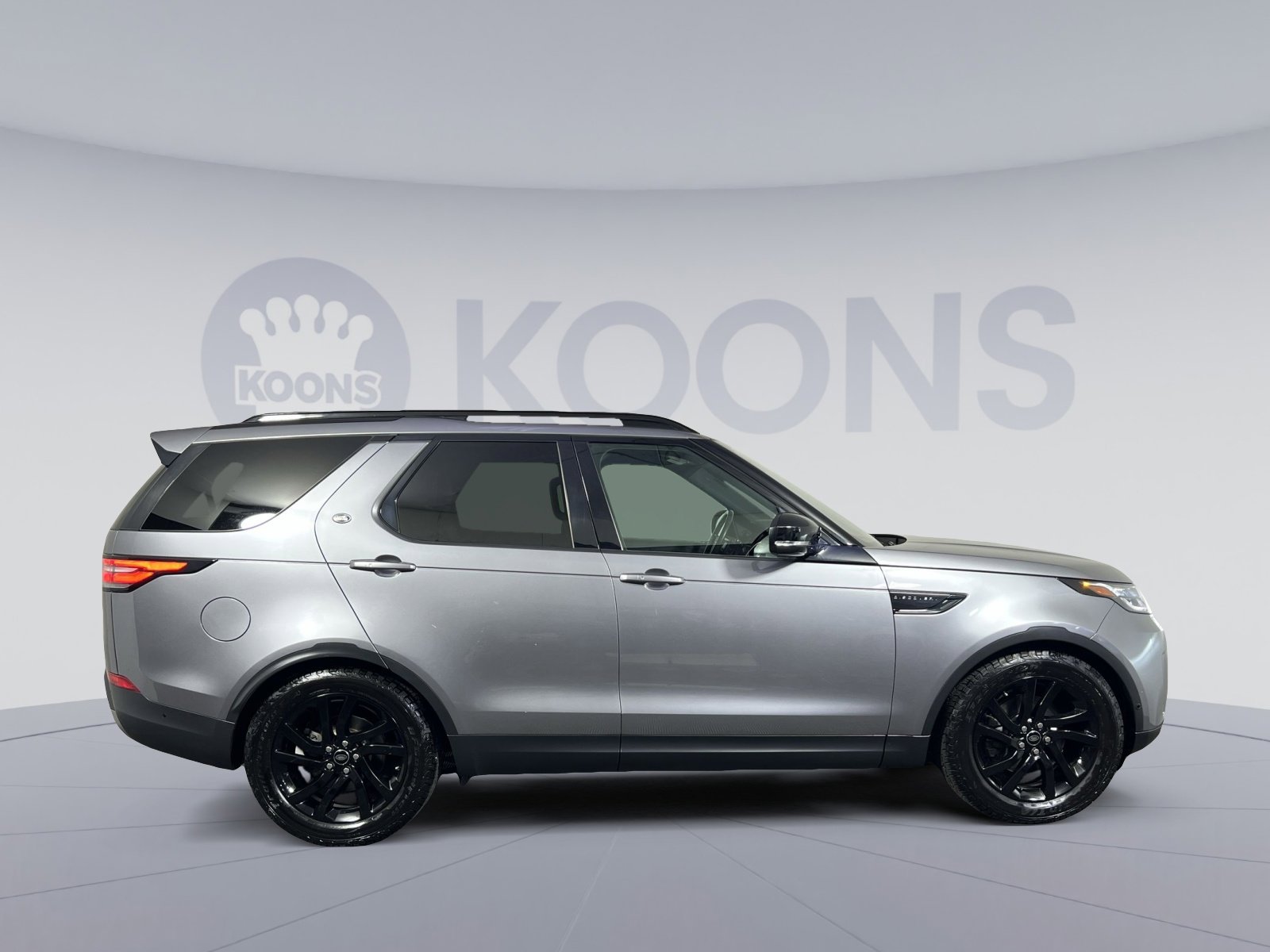 Used 2020 Land Rover Discovery HSE image 8