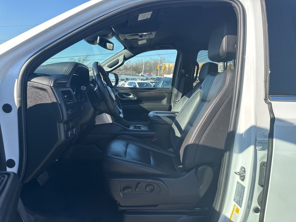 Used 2024 Chevrolet Suburban LT image 18