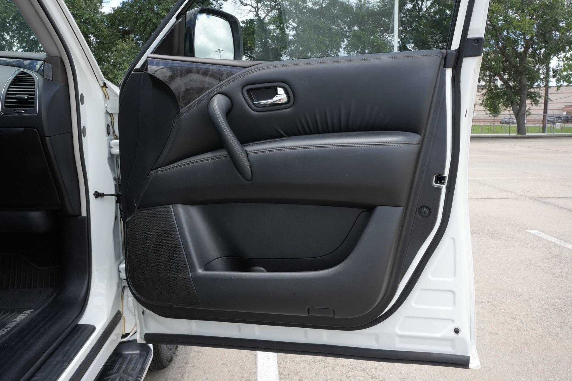 Used 2023 Nissan Armada Platinum w/ Captain's Chairs Package RWD image 26