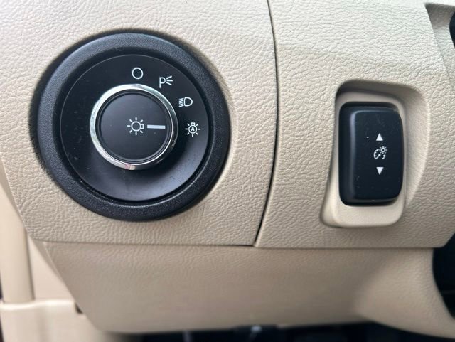 Used 2014 Ford Taurus Limited FWD image 26