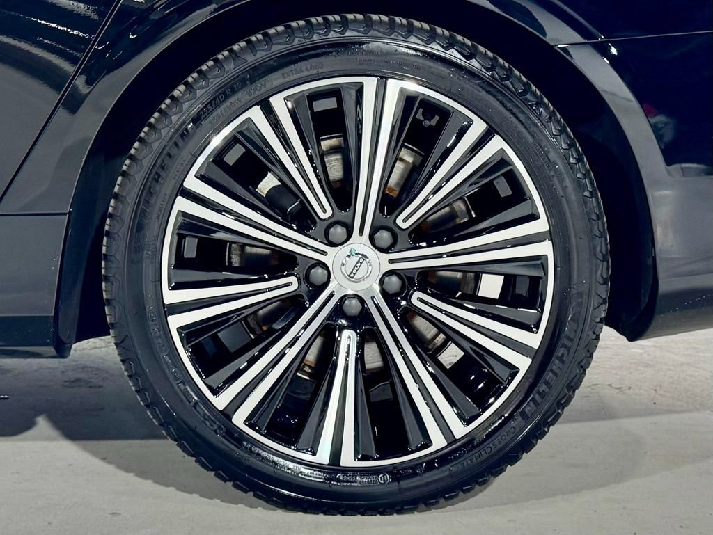 Used 2023 Volvo S90 B6 Plus image 29