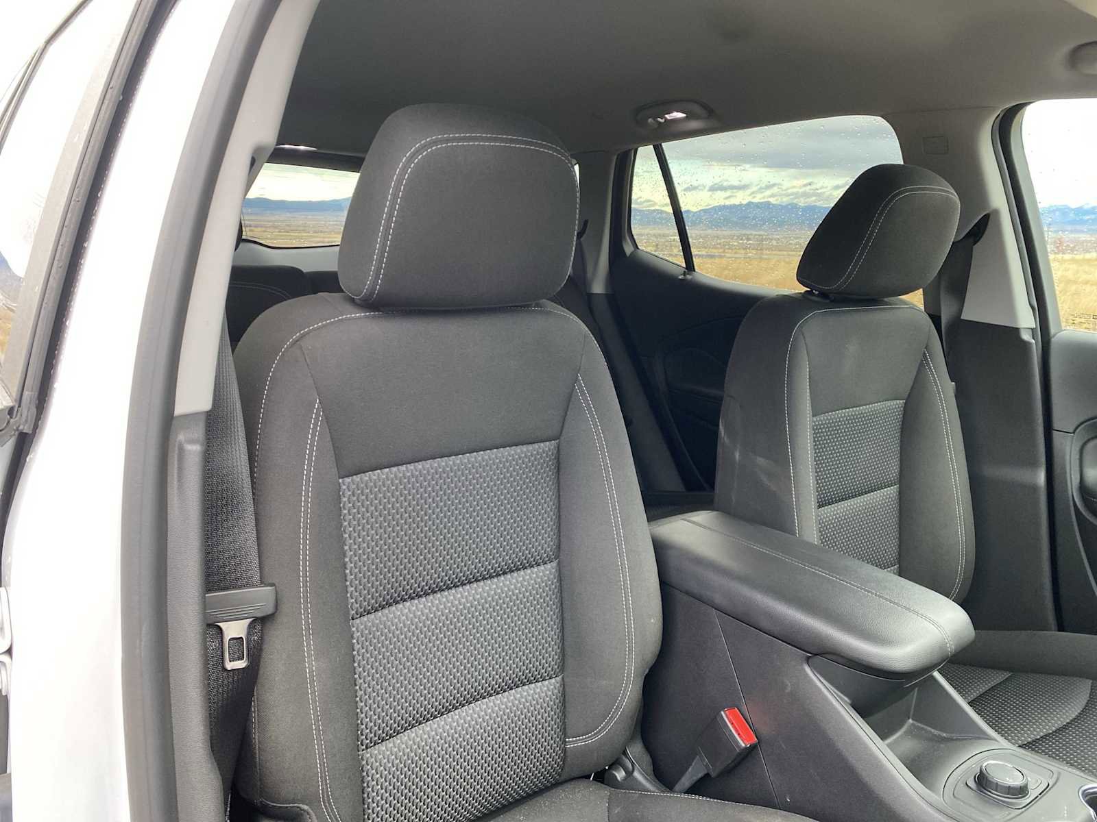 Used 2024 GMC Terrain SLE image 17