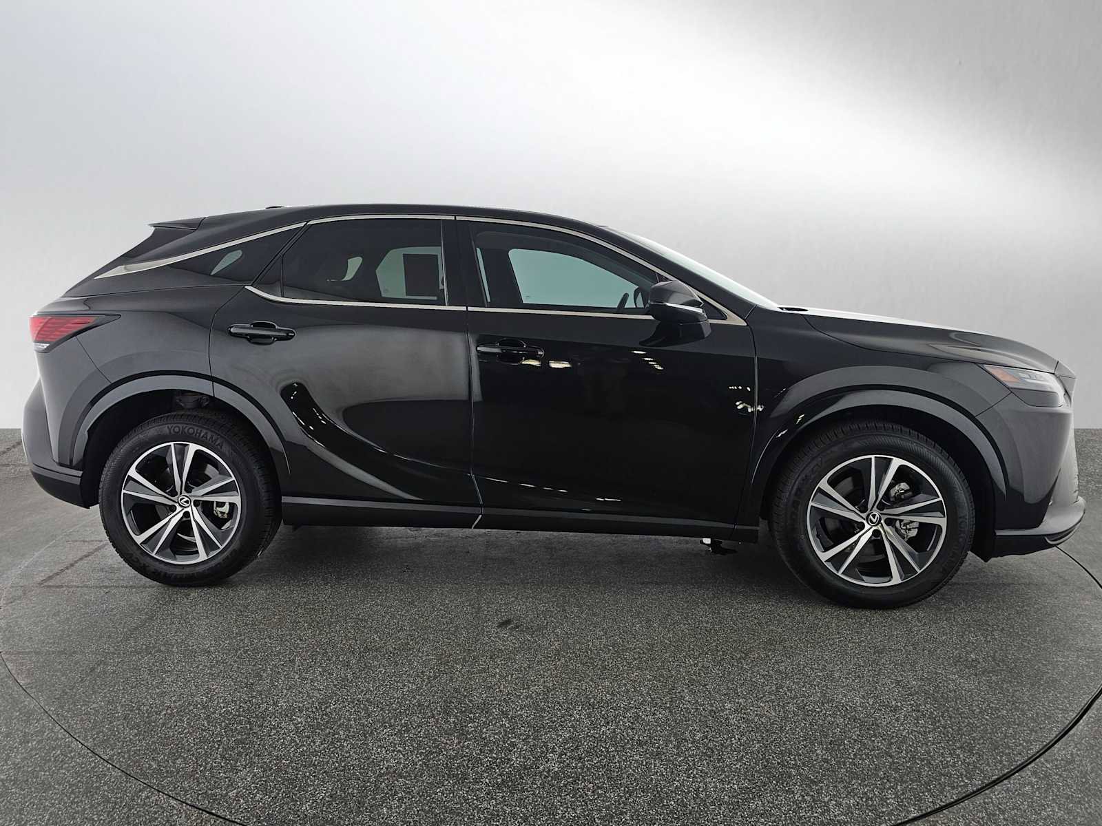 Used 2024 Lexus RX 350 FWD w/ Technology Package image 2