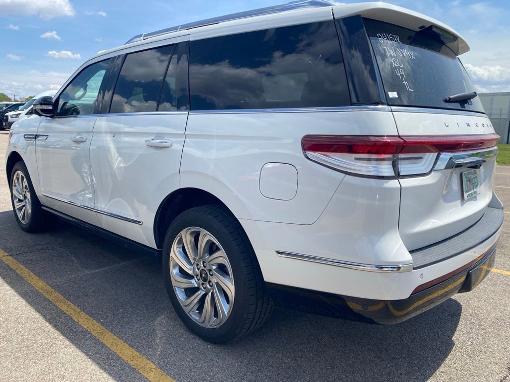 Used 2024 Lincoln Navigator Premiere AWD/4WD image 14