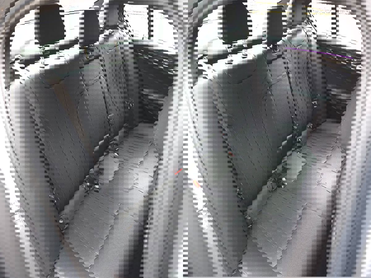 Used 2023 BMW 530e xDrive w/ Premium Package image 17