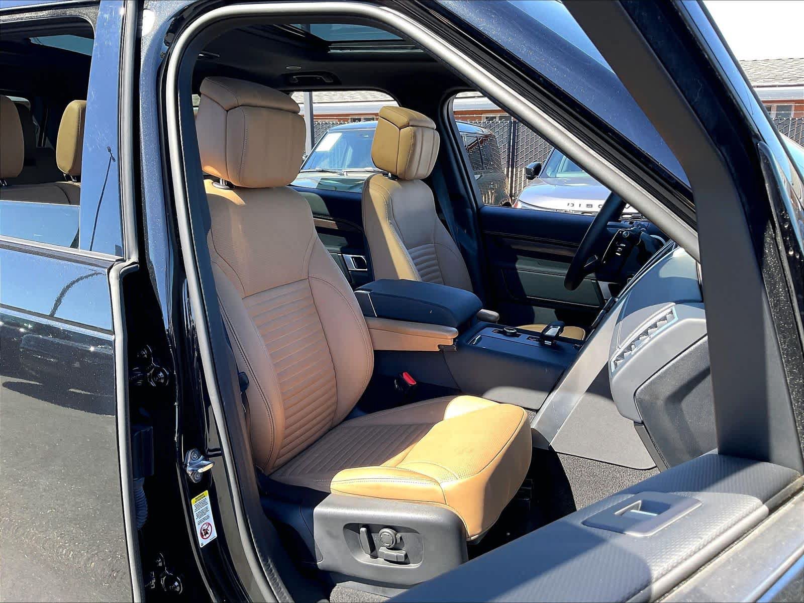 Used 2025 Land Rover Discovery Dynamic SE AWD/4WD image 10
