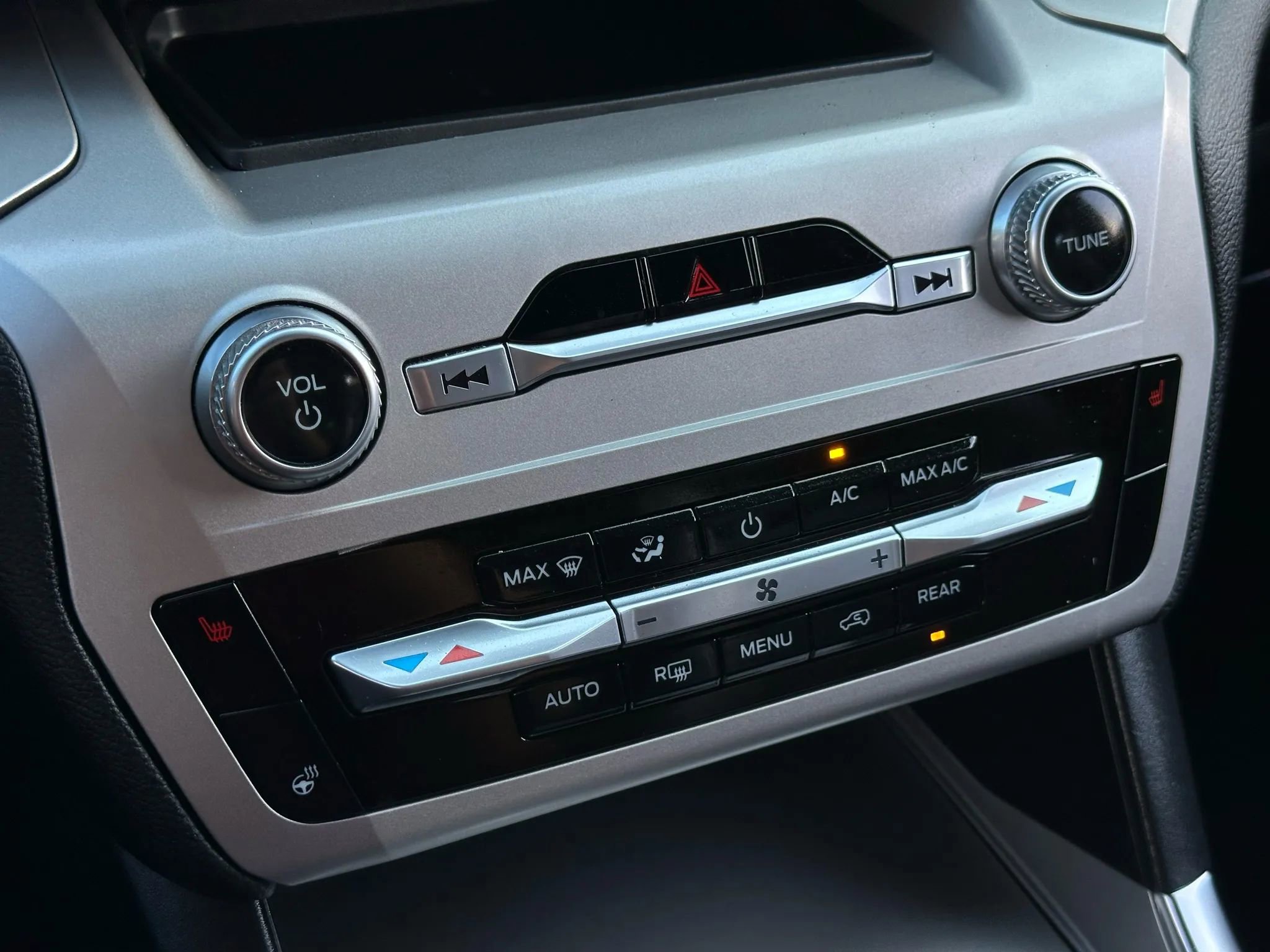 Used 2022 Ford Explorer XLT w/ Equipment Group 202A image 38