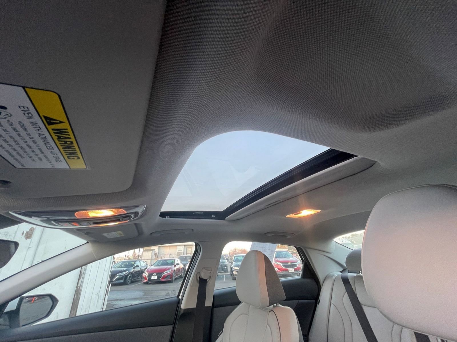 Used 2025 Hyundai Elantra Limited image 31