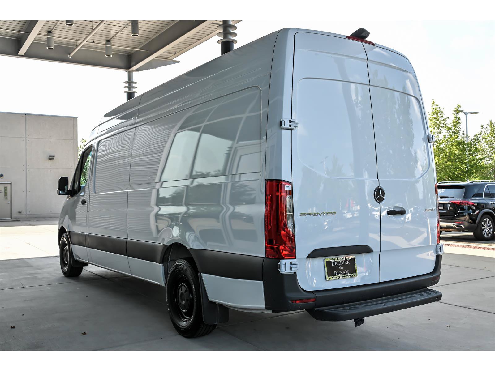 Used 2025 Mercedes-Benz Sprinter 2500 image 4
