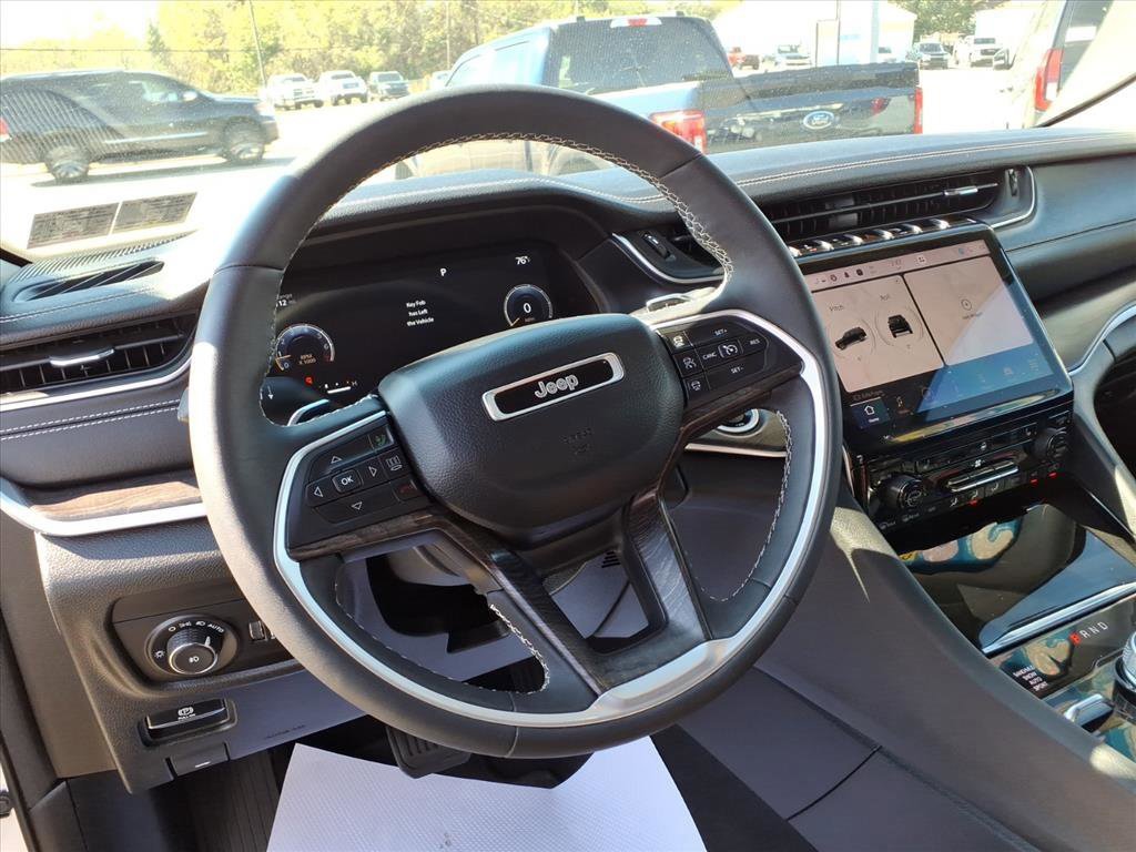 Used 2023 Jeep Grand Cherokee Limited w/ Black Appearance Package image 9