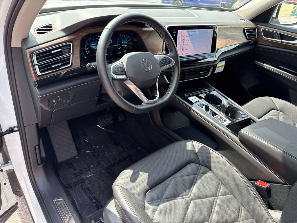 Used 2025 Volkswagen Atlas SE FWD image 19