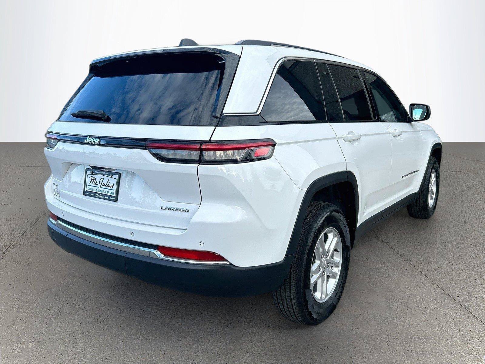 Used 2023 Jeep Grand Cherokee Laredo AWD/4WD image 4