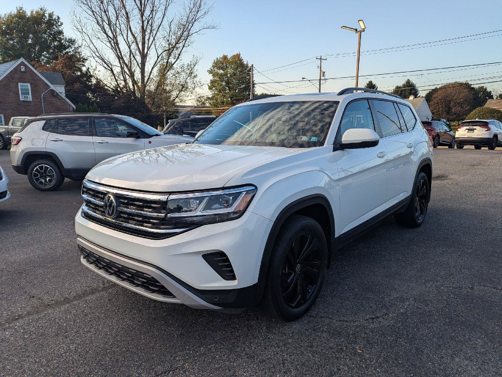 Used 2023 Volkswagen Atlas SE AWD/4WD image 3