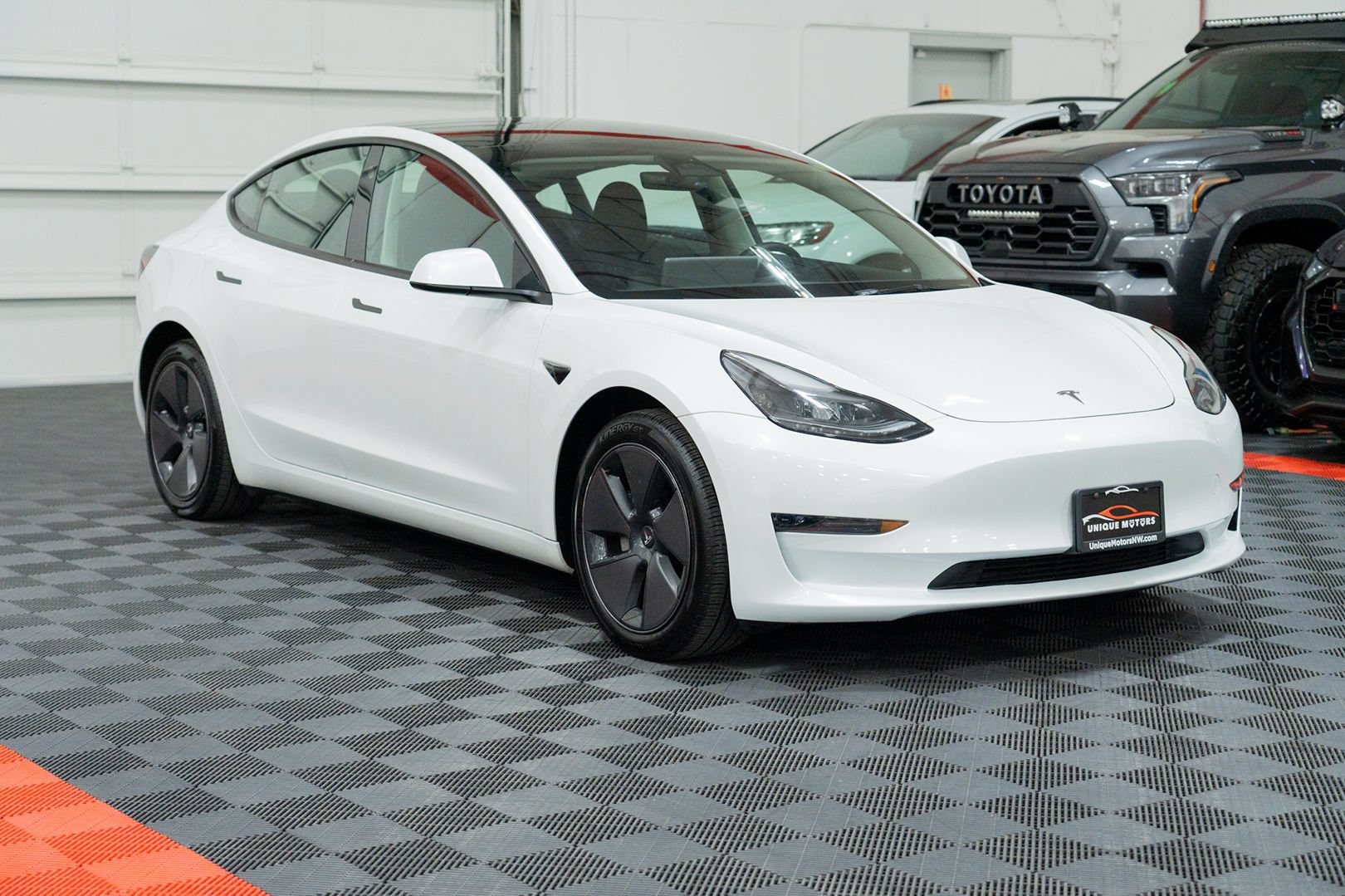 Used 2023 Tesla Model 3 Standard Range RWD image 9