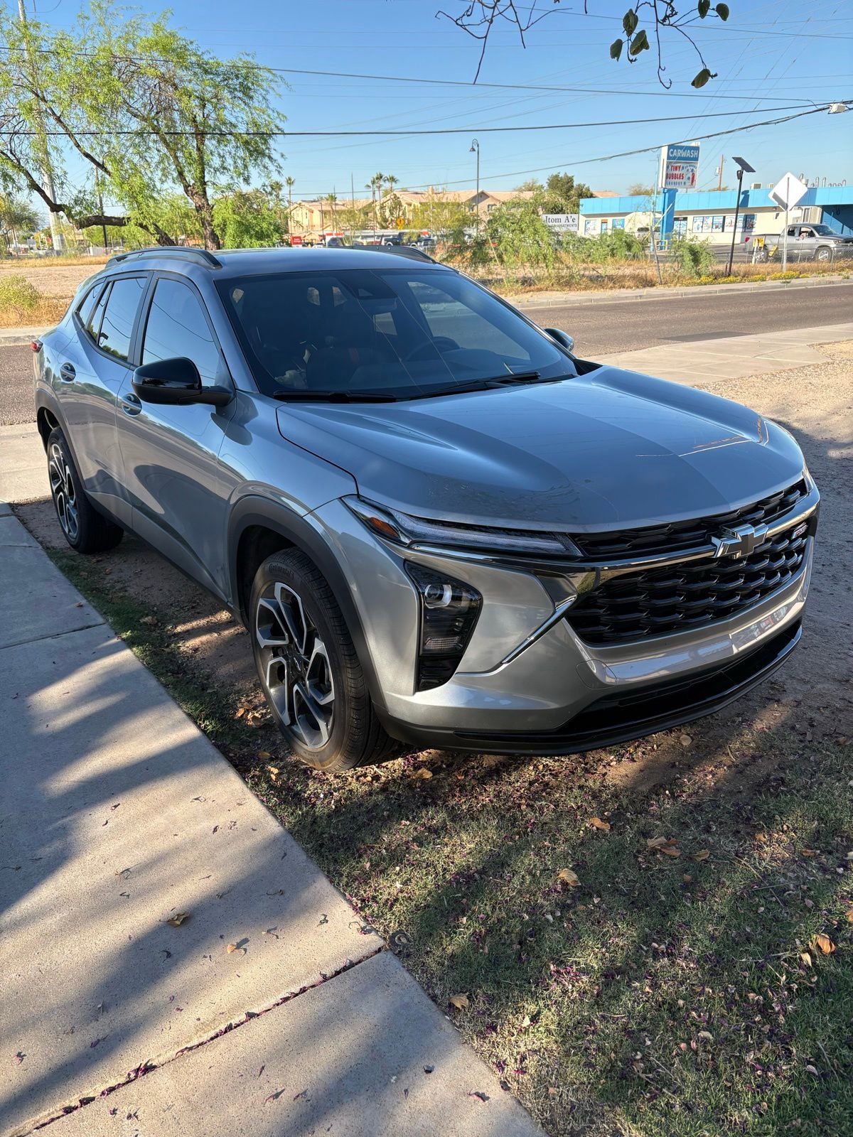 Used 2025 Chevrolet Trax RS image 2