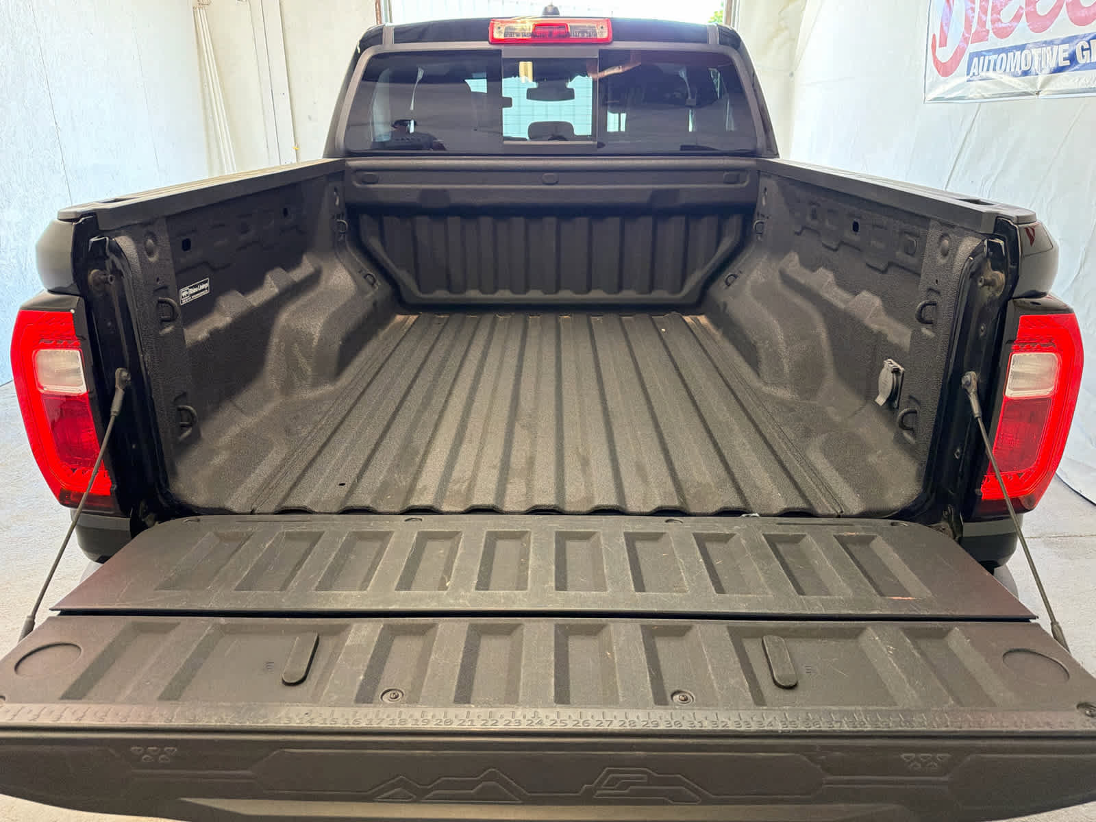 Used 2023 GMC Canyon AT4 w/ AT4 Premium Package AWD/4WD image 7