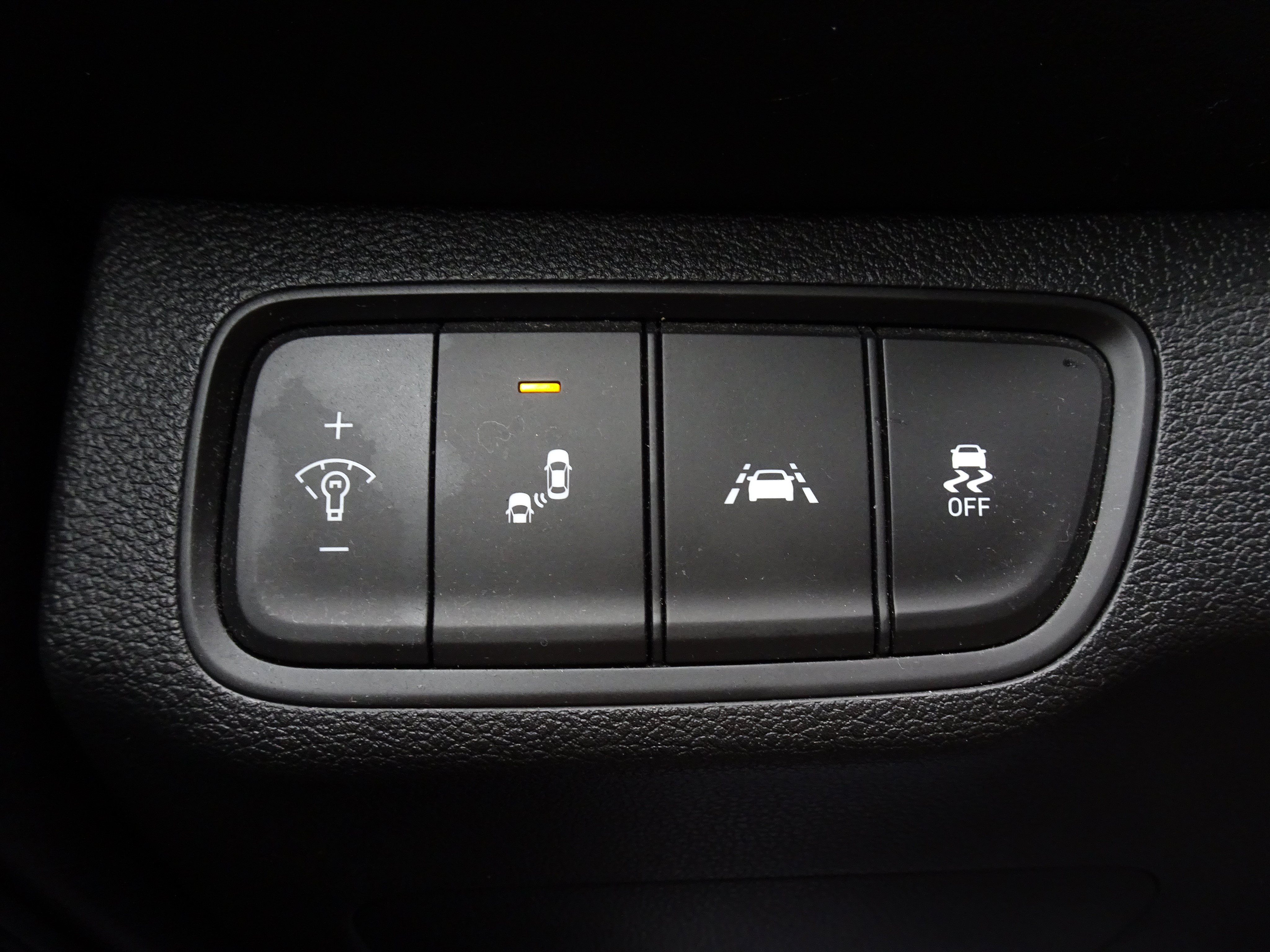 Used 2019 Hyundai Santa Fe SEL FWD image 25