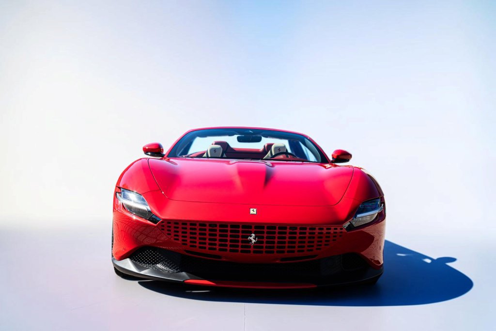Certified 2025 Ferrari Roma Spider RWD image 11