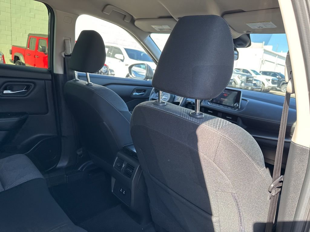 Used 2024 Nissan Rogue SV image 21