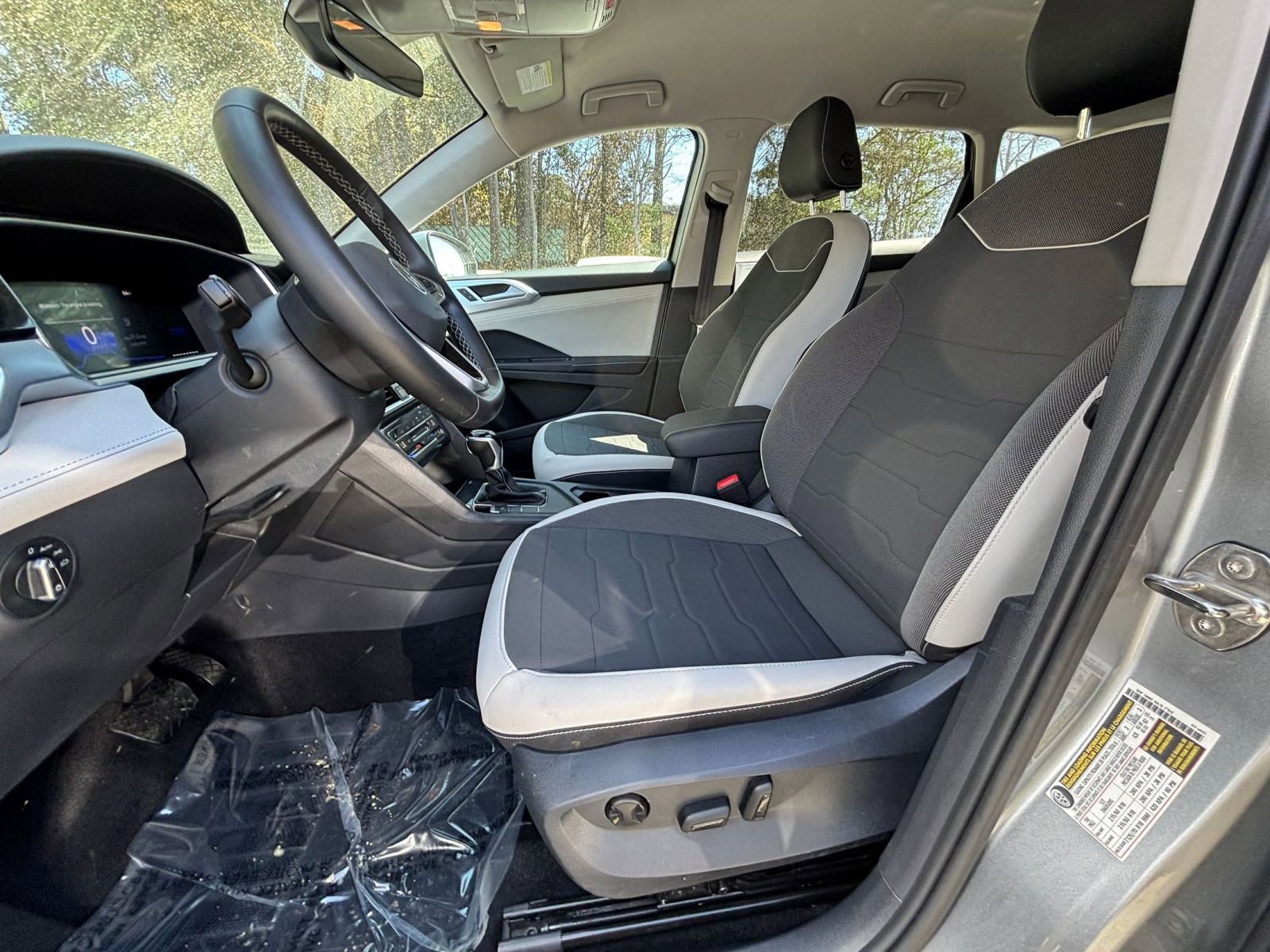 Used 2025 Volkswagen Taos SE image 37