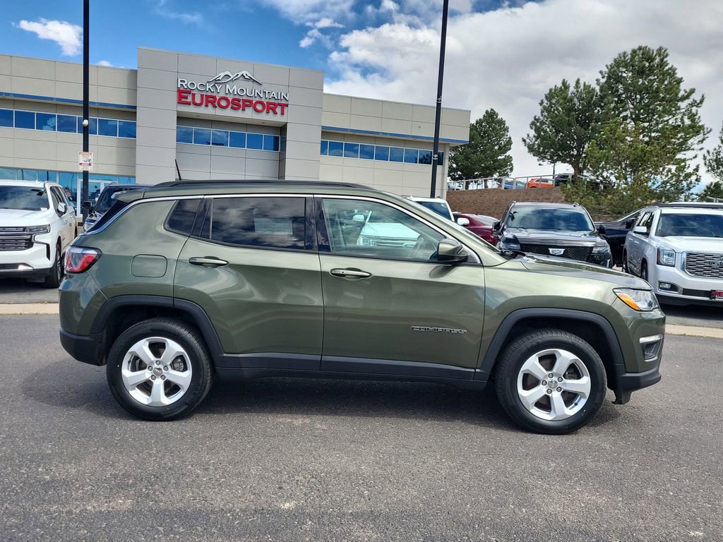 Used 2018 Jeep Compass Latitude w/ Cold Weather Group AWD/4WD image 2