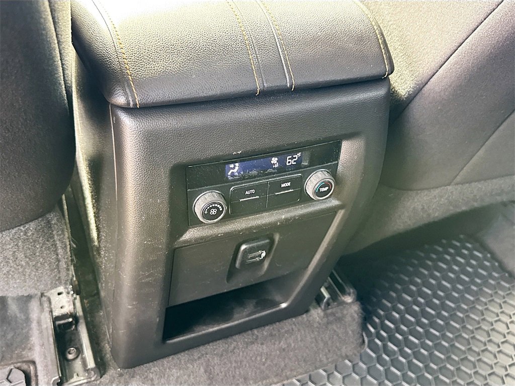 Used 2018 Chevrolet Traverse LT image 28