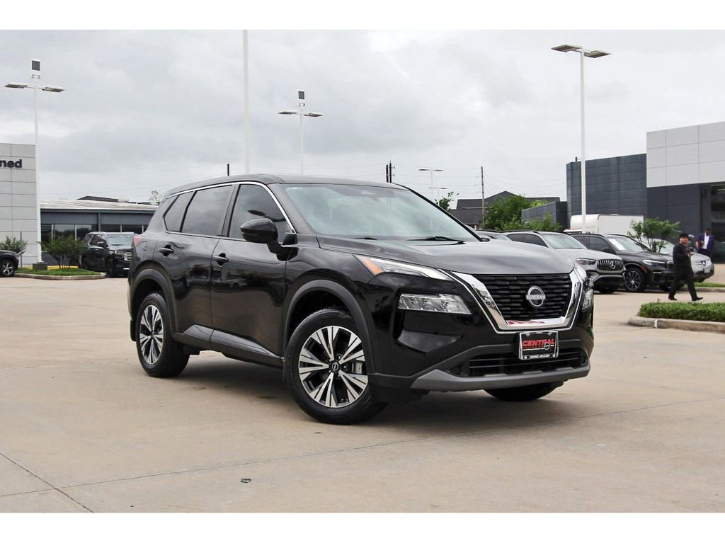 Used 2022 Nissan Rogue SV image 1
