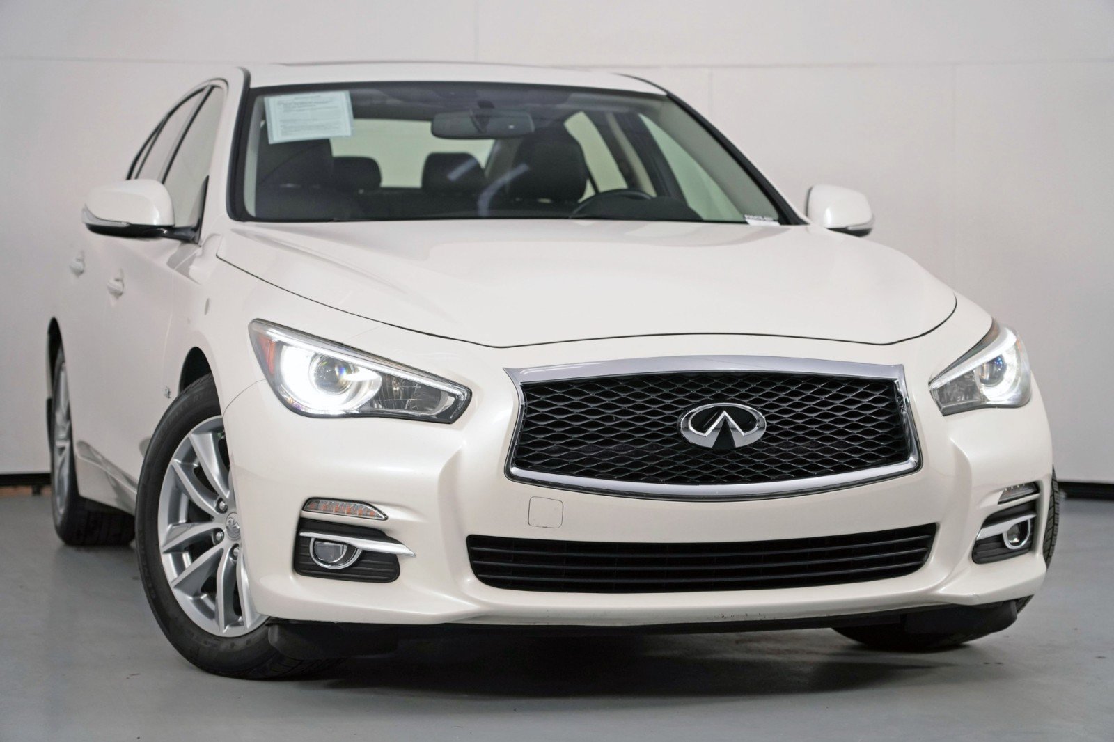 Used 2017 INFINITI Q50 3.0t Premium w/ 3.0T Premium Plus Package image 2