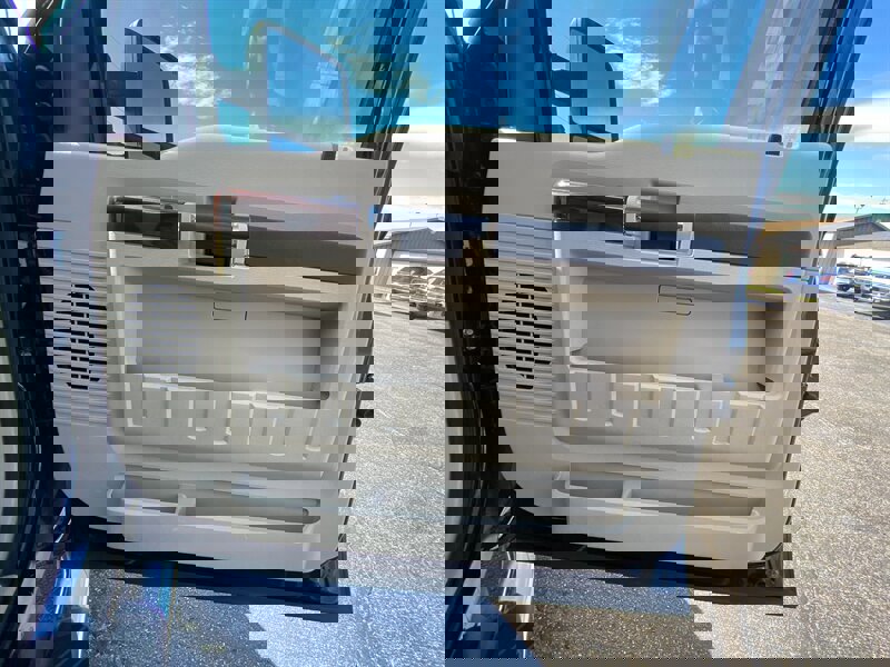 Used 2010 Ford F250 Lariat image 11