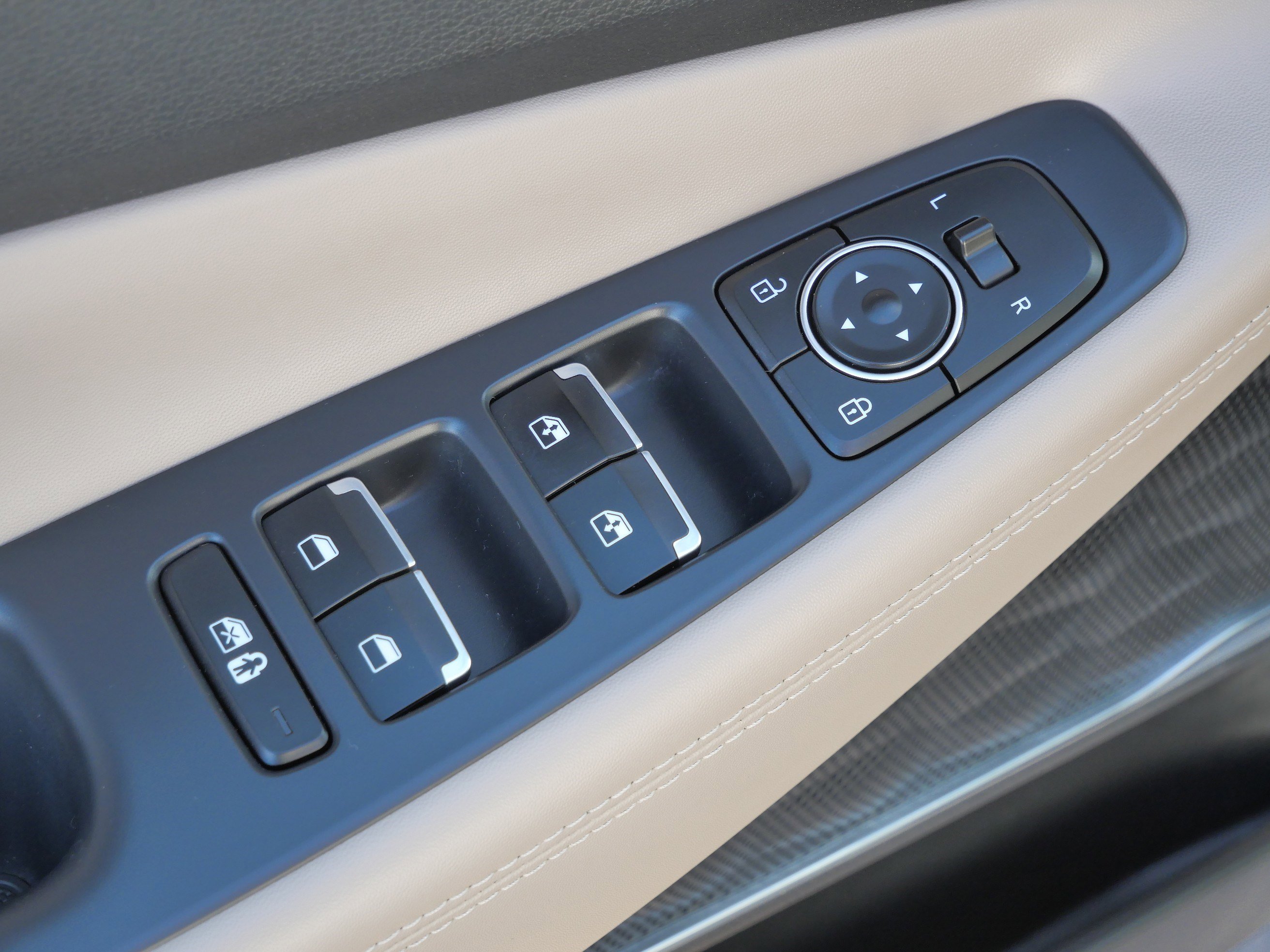 Certified 2023 Hyundai Santa Fe SEL w/ Premium Package AWD/4WD image 19