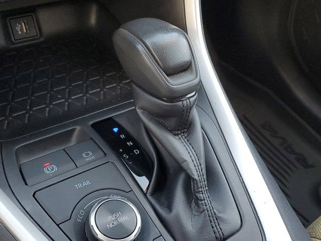 Used 2025 Toyota RAV4 XLE image 31