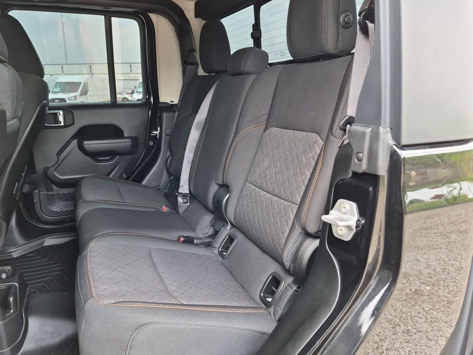 Used 2025 Jeep Gladiator Mojave AWD/4WD image 23