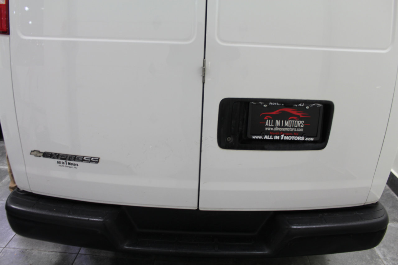 Used 2017 Chevrolet Express 2500 image 6