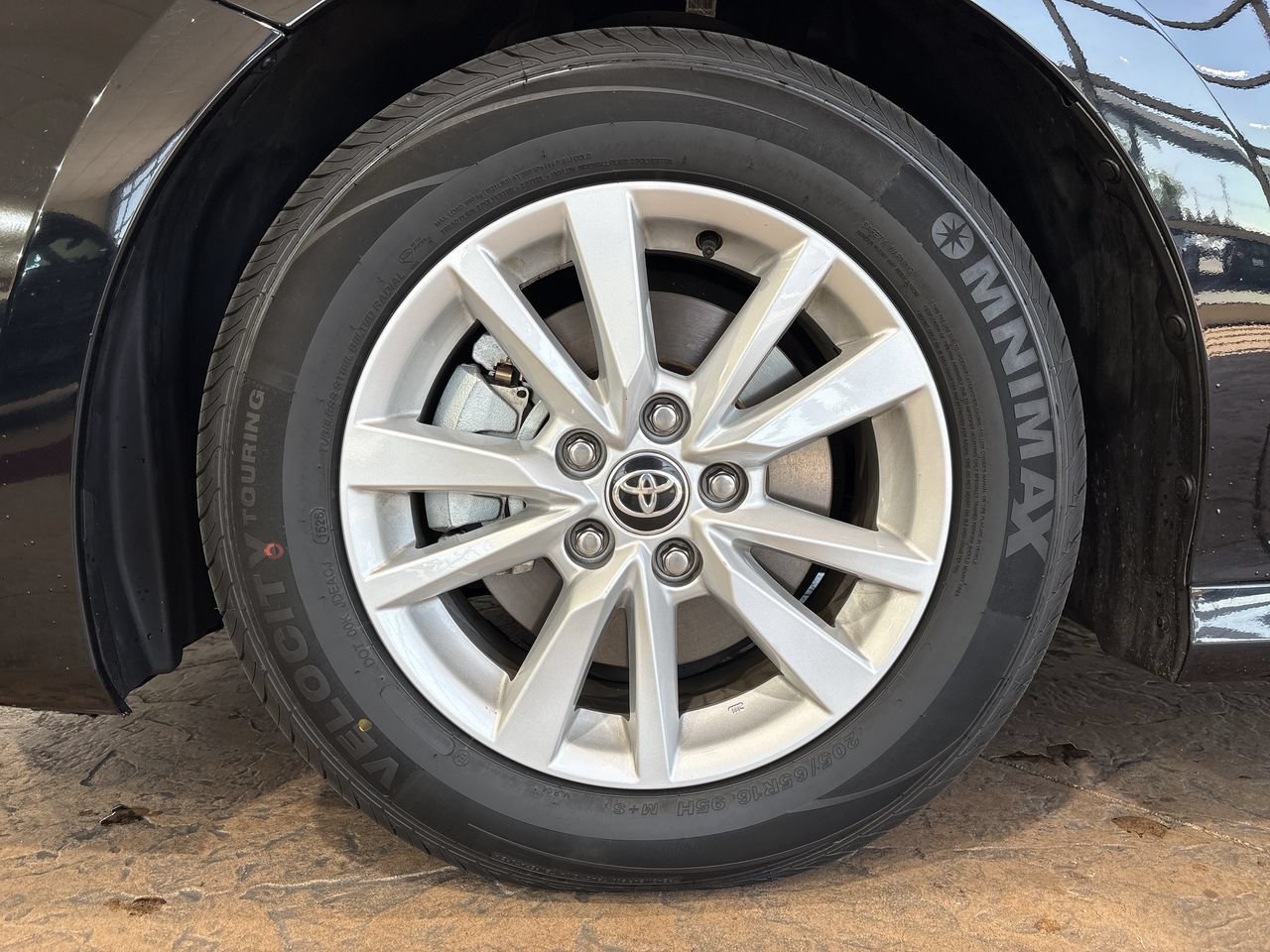 Used 2025 Toyota Camry LE FWD image 10