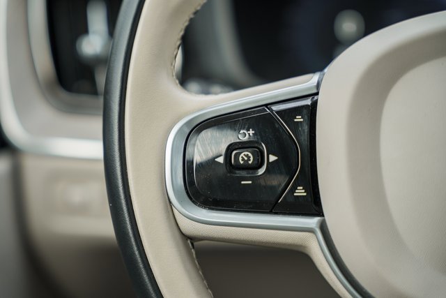 Used 2022 Volvo XC60 T8 Inscription w/ Advanced Package image 28