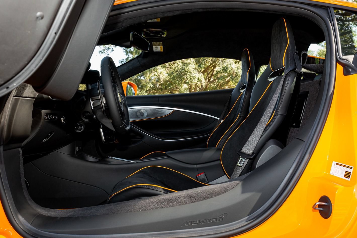 Used 2024 McLaren Artura RWD image 63