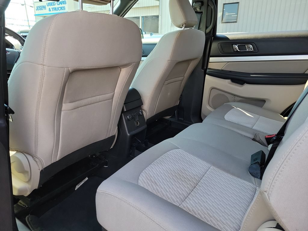 Used 2018 Ford Explorer FWD image 15