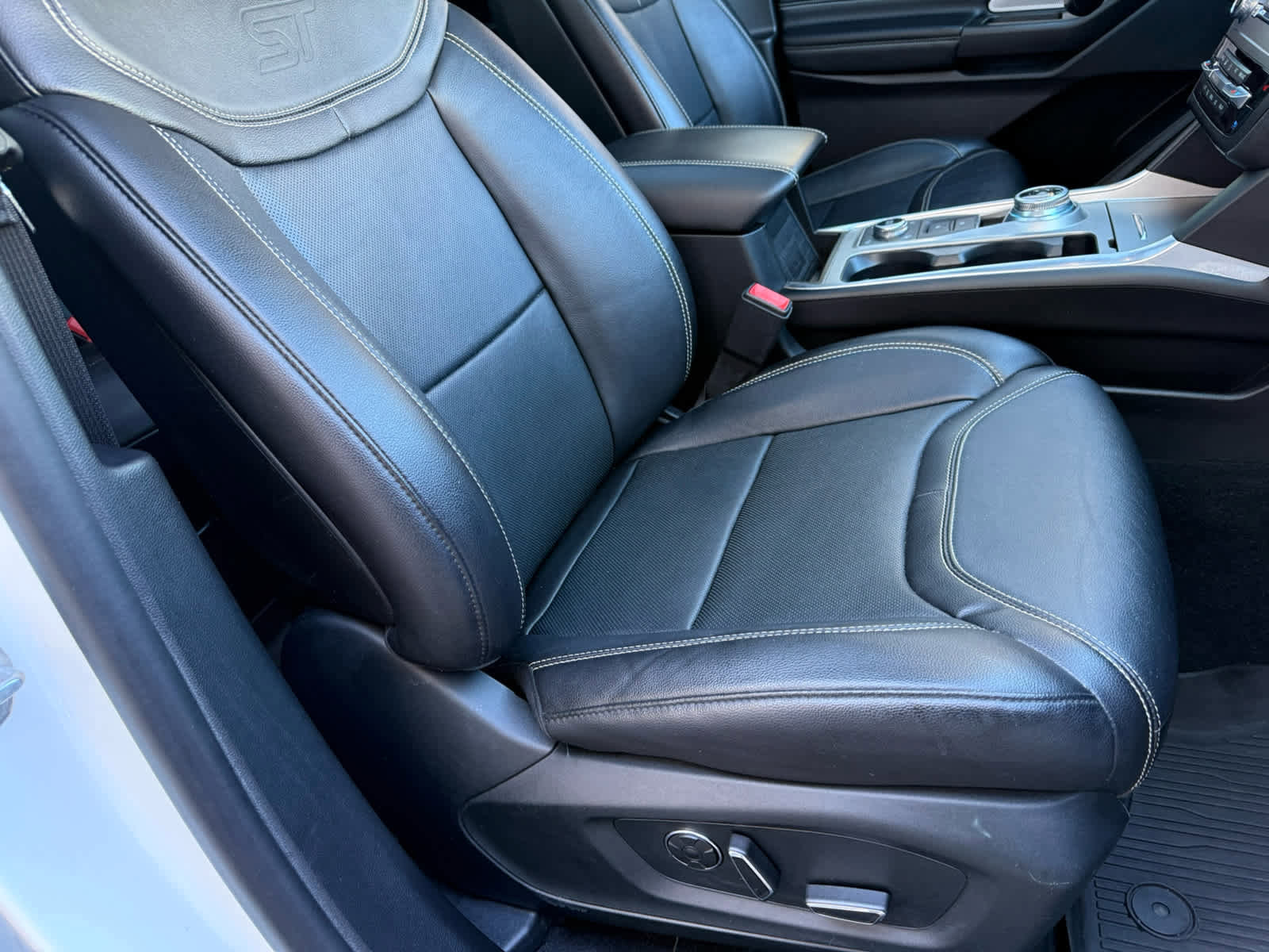 Used 2020 Ford Explorer ST w/ ST Street Pack image 10