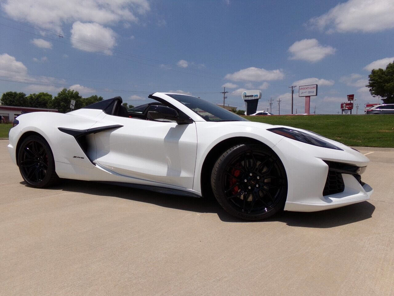 Used 2023 Chevrolet Corvette Z06 w/ 3LZ 70th Anniversary w/ Stealth Interior Trim Package image 3