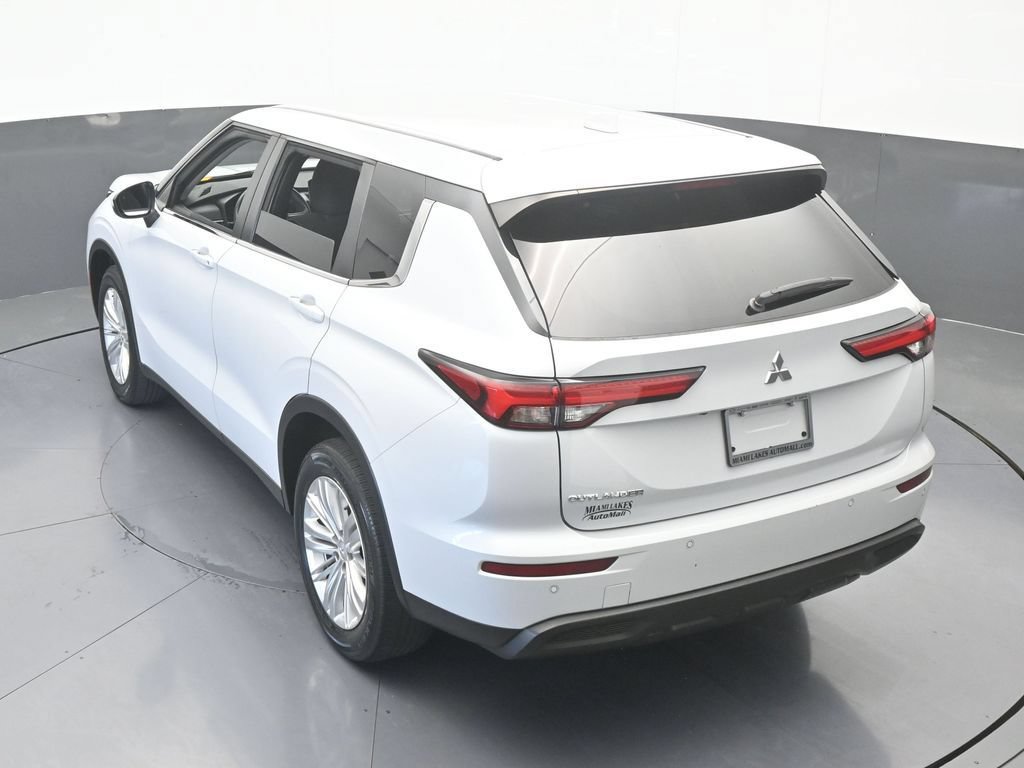 Used 2024 Mitsubishi Outlander ES FWD image 52