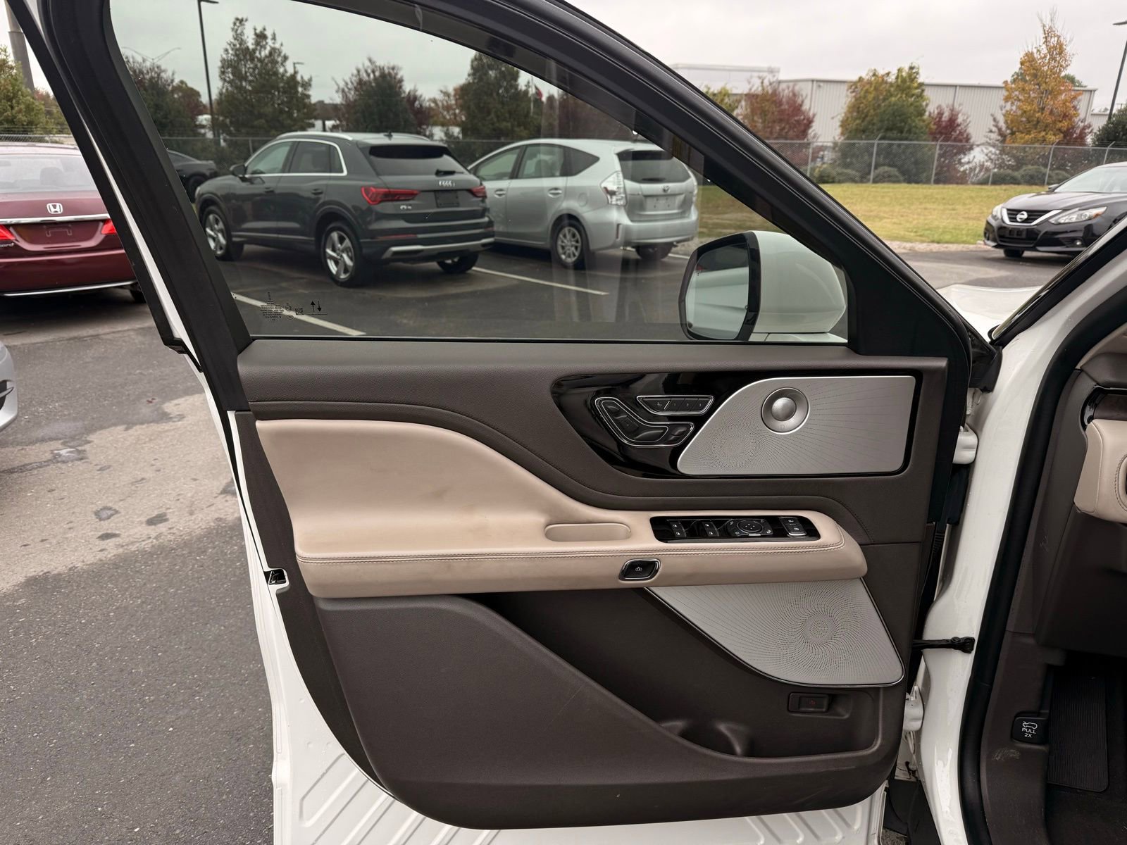 Used 2021 Lincoln Aviator Reserve w/ Equipment Group 210A image 17