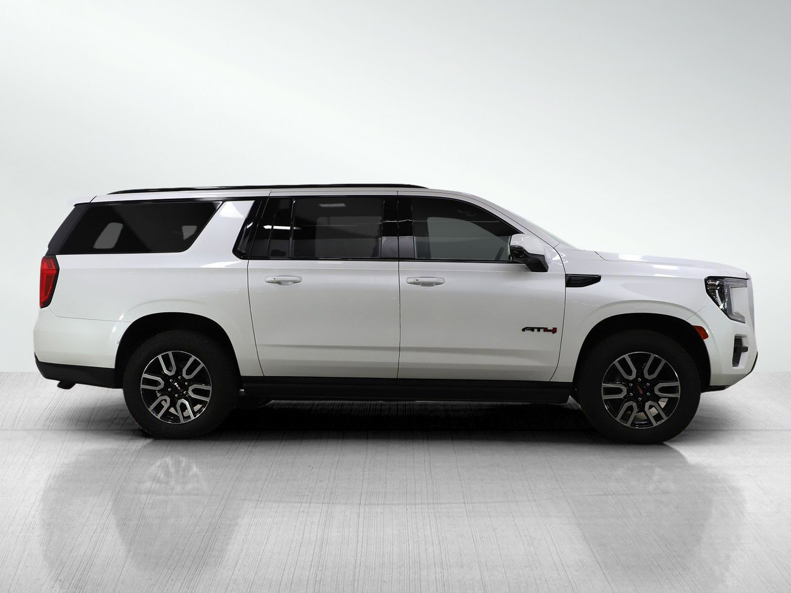Used 2023 GMC Yukon XL AT4 w/ AT4 Premium Plus Package image 6
