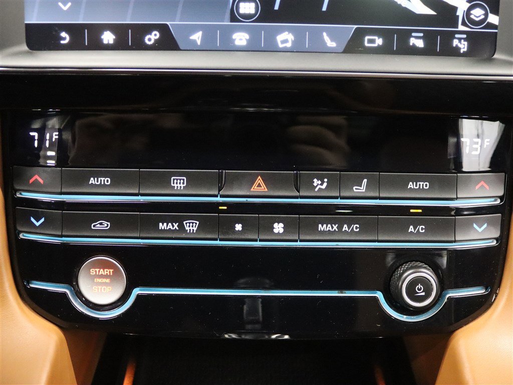 Used 2020 Jaguar F-PACE SVR image 33